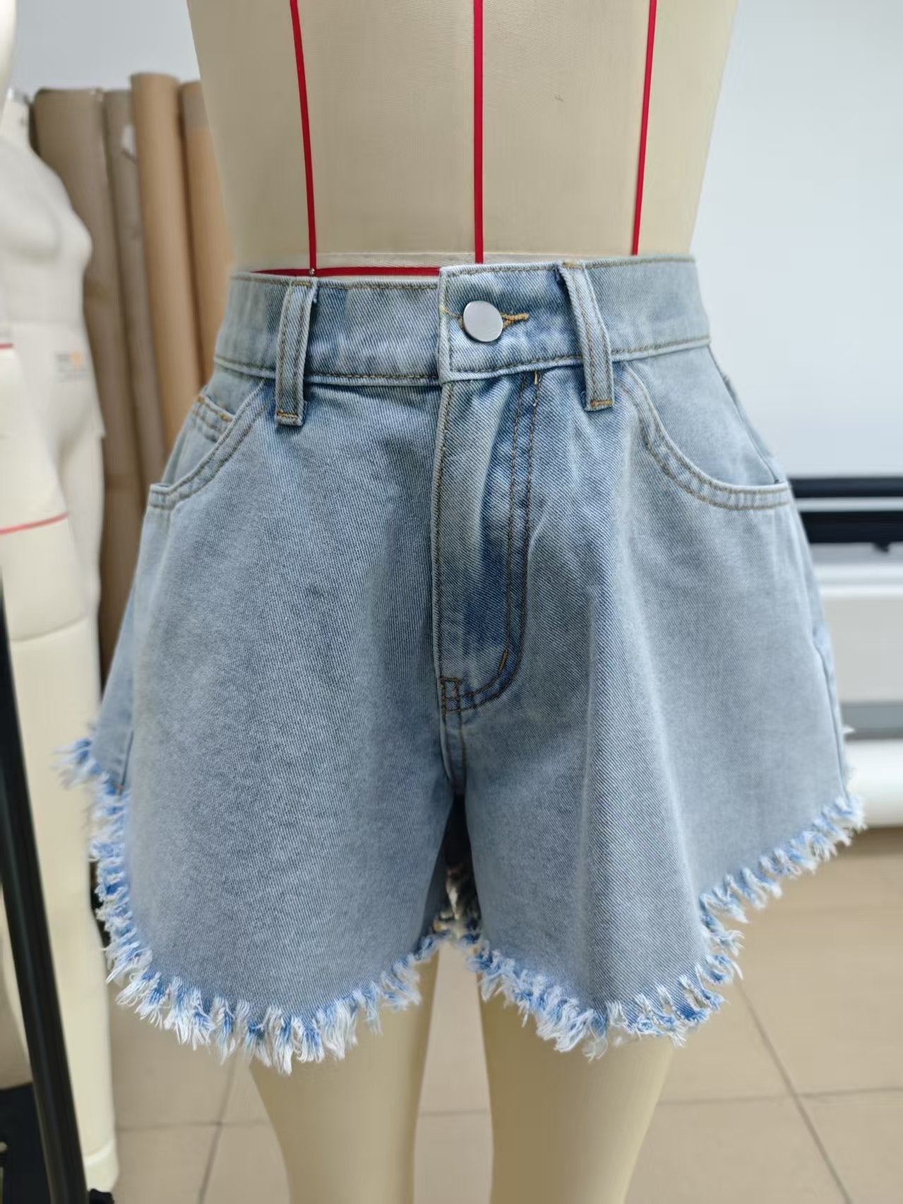 Women Elastic Waist Fur Edge Umbrella Type Denim Shorts